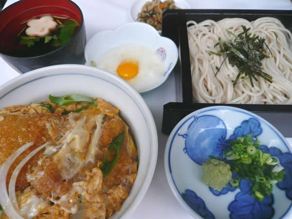 フィッシュカツ丼とミニ山ざるそばのセット