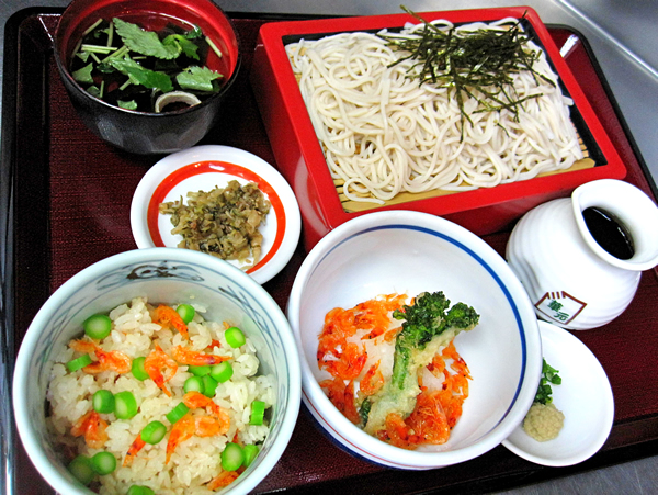アスパラと桜エビの炊き込み御飯と桜エビの温セイロ膳